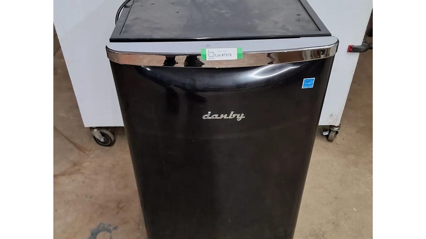* Danby Mini-Fridge - 21x21x33" - Tested, Pickup Only