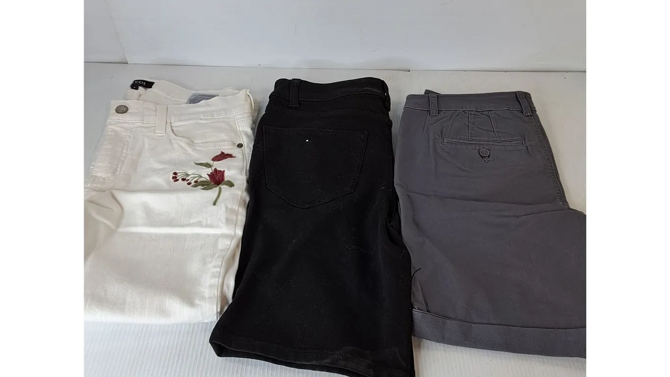 Womens Shorts Size 4 (2), Womens Jeans Size 4