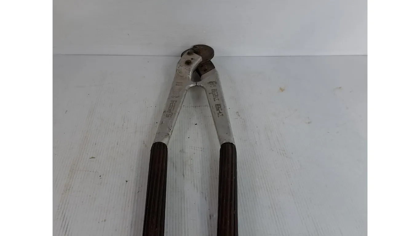 Heavy Duty Cable Cutters 23' ( as is, cannot ship)