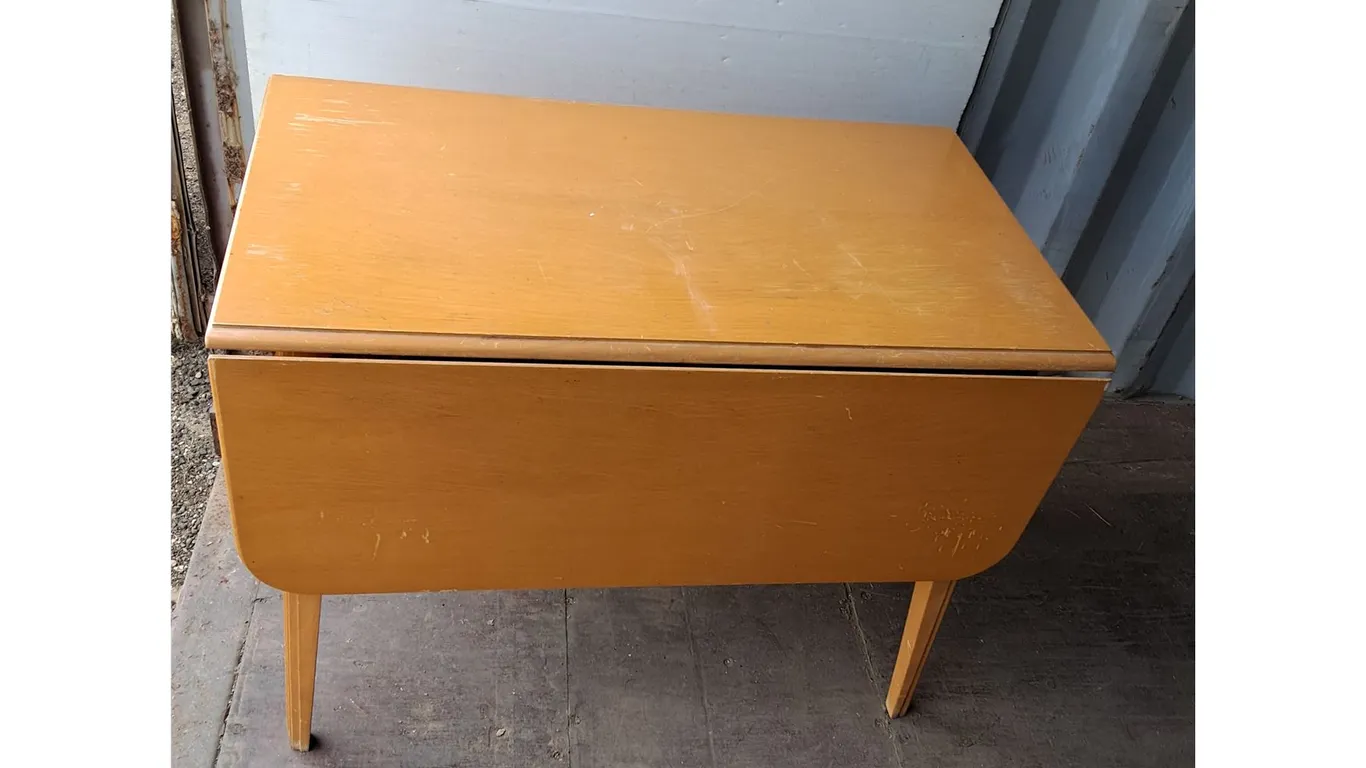 ***Wooden Dropleaf Table 52 x 39.5" x 30" When Fully Open, Can't Ship