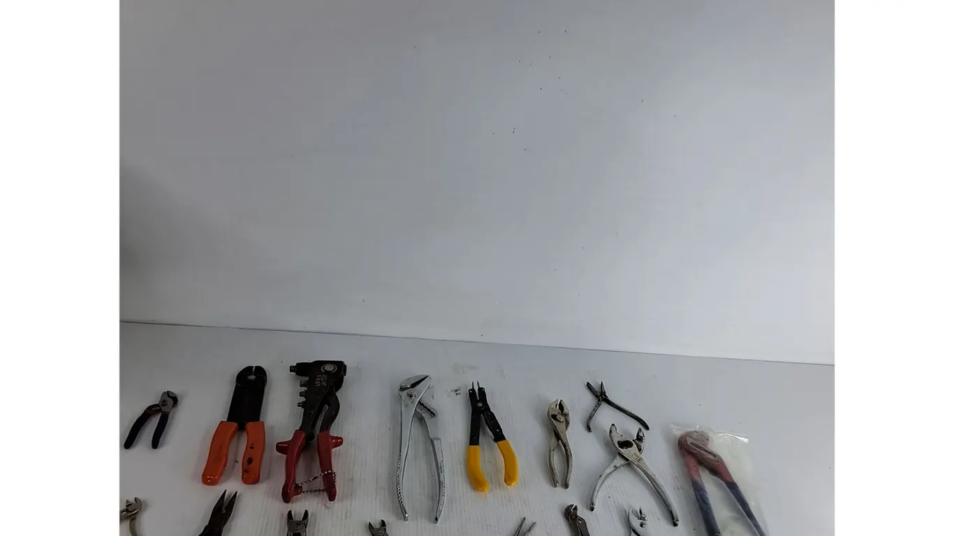 Variety Of Pliers ( as is)