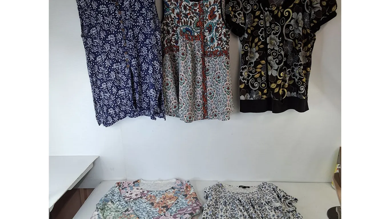 Women's Tshirts, Tanktops, Sweater- Approx. M to XL