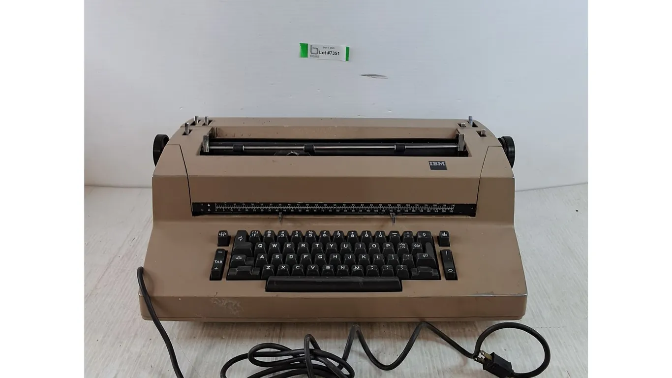 IBM Electric Typewriter Powers On Doesn't Type As-Is, Pickup Only