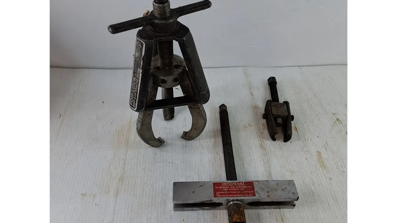 Gear and Bearing Puller, Forcing Screw, Small 2 Jaw Pulling Head