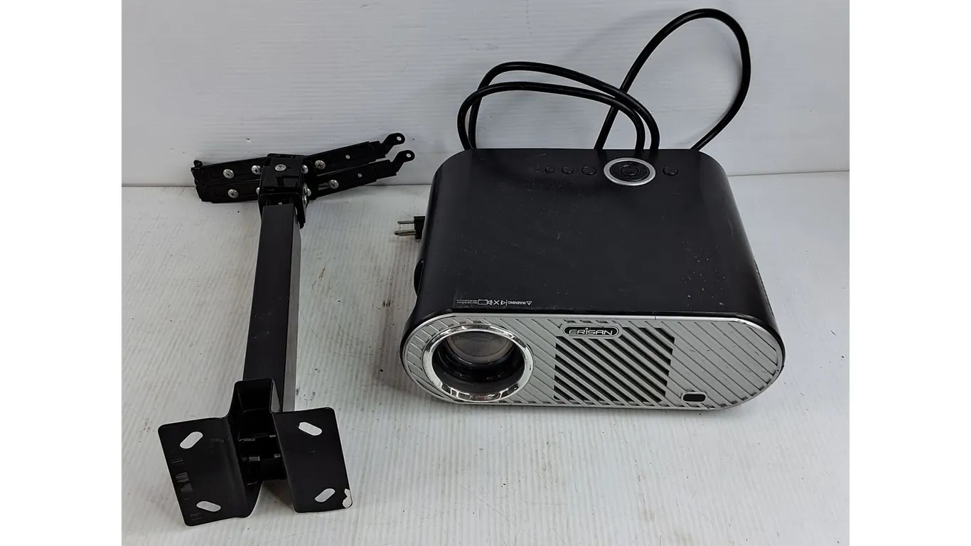 Erisan Projector and Mounting Bracket - Powers On, As Is