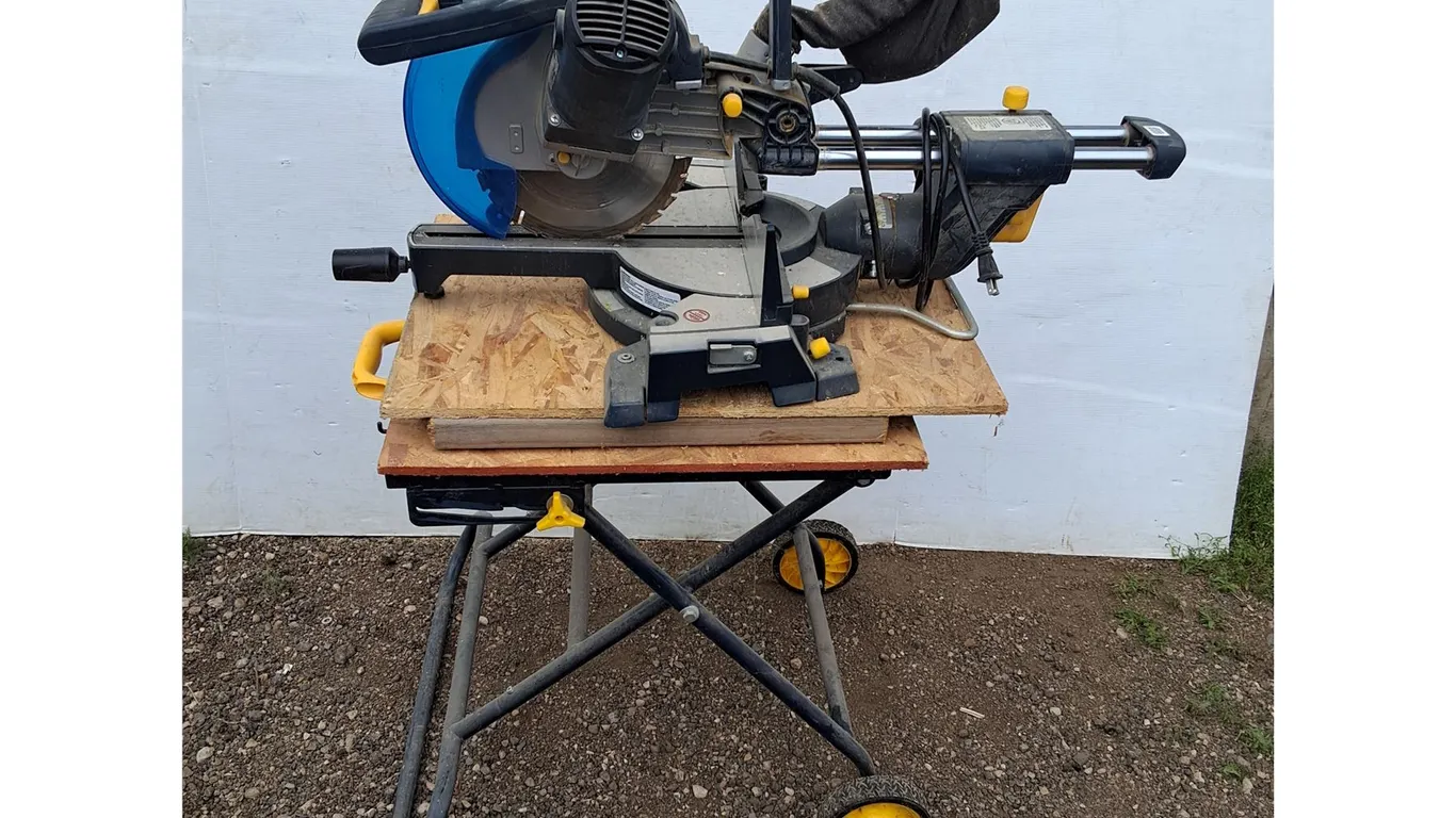 ***Mastercraft 10" Sliding Miter Saw- Powers On, Can't Ship