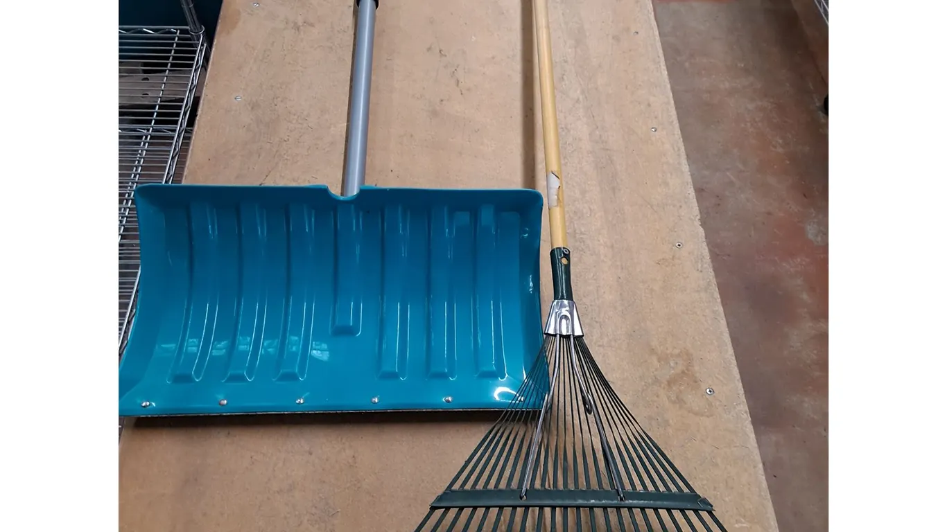 ** Snow Shovel & Yard Rake - Cannot Ship