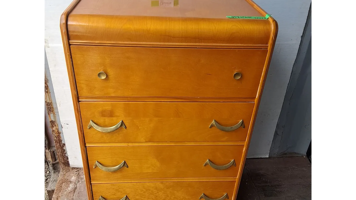 ***Wooden 4 Drawer Dresser- Can't Ship