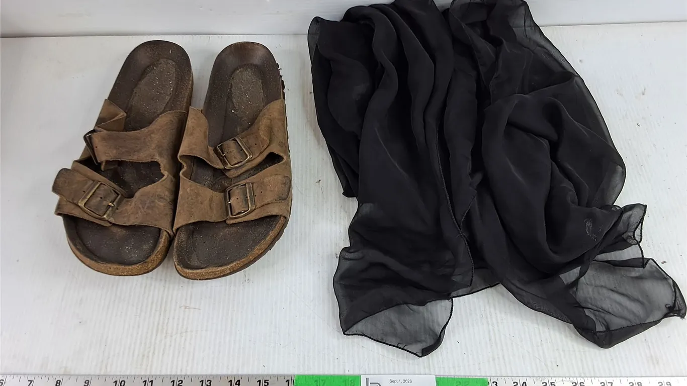 Sandals - Size 10