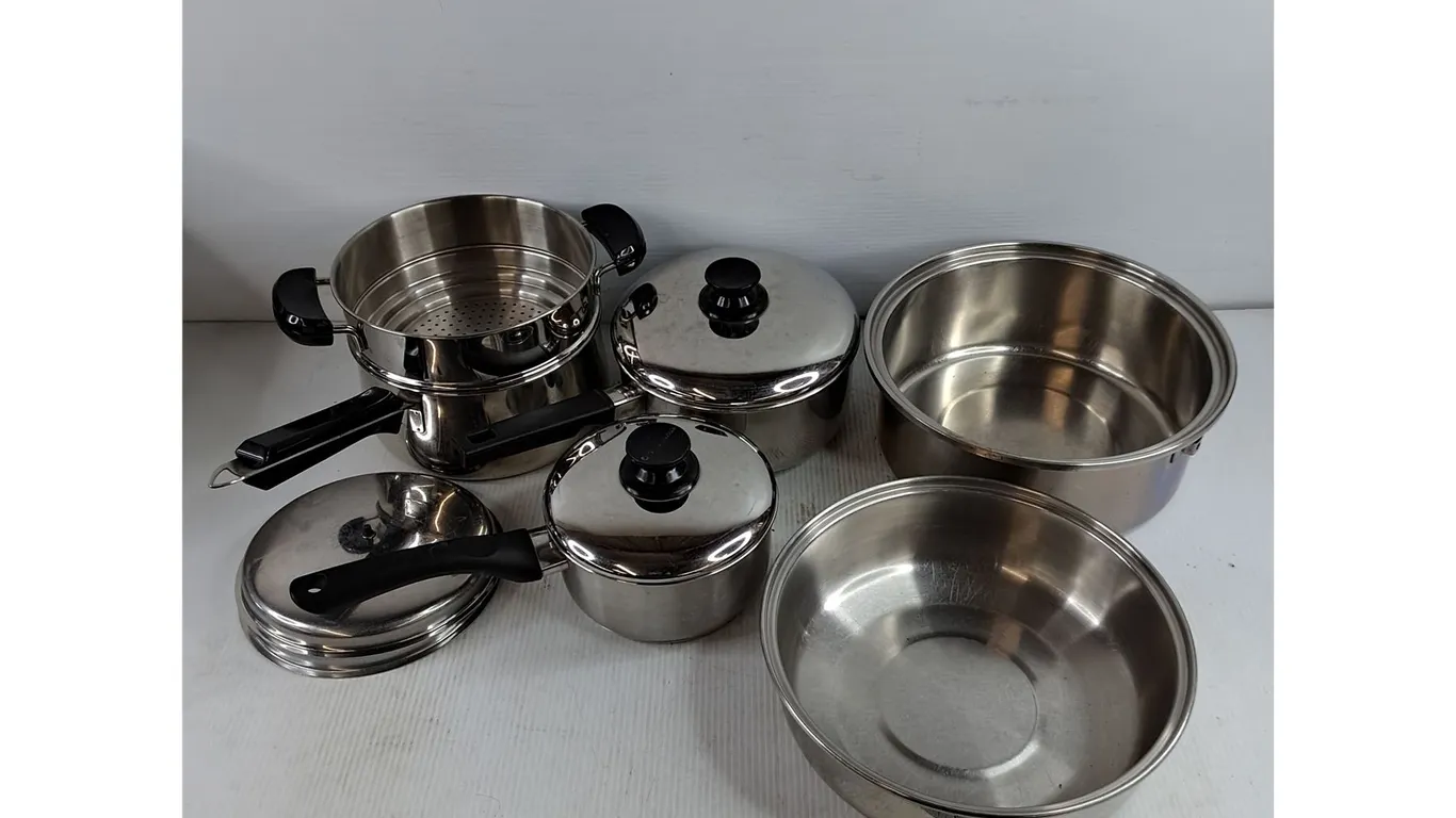 Stock Pots & Steamer Pot w/Lids