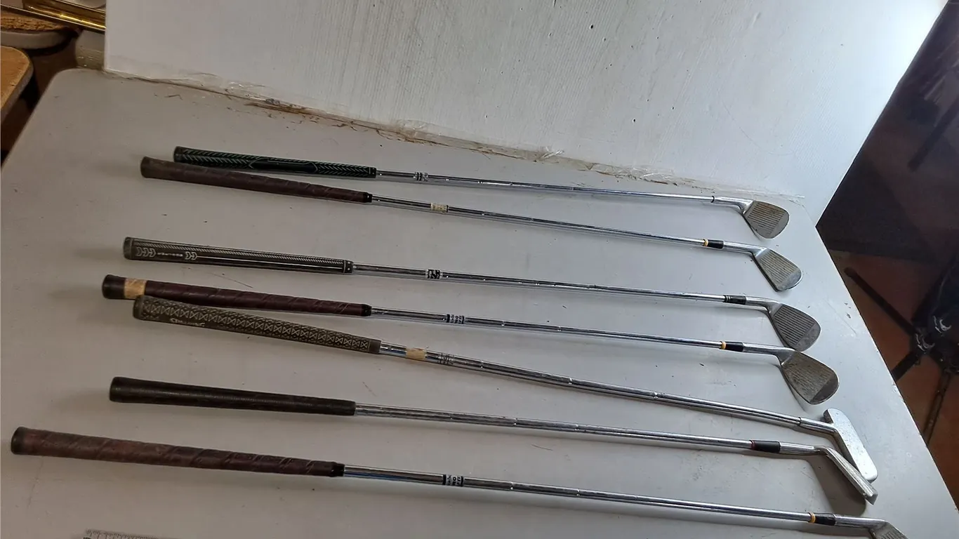 (7) Golf Clubs up to 38"- Can't Ship