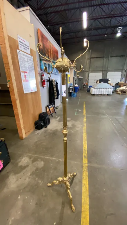 HEAVY BRASS LION HEAD AND FEET COAT STAND