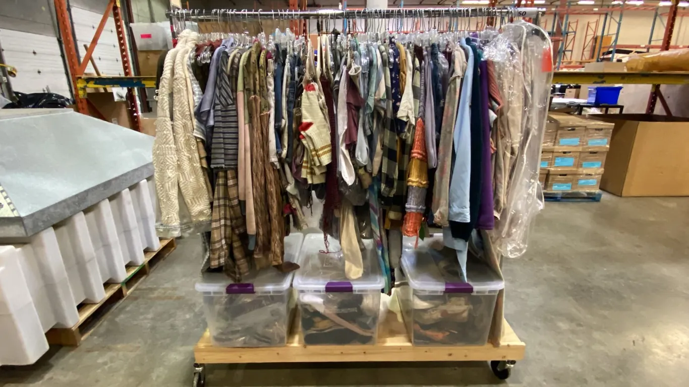 MOBILE WARDROBE RACK FILLED WITH ASSORTED CLOTHING