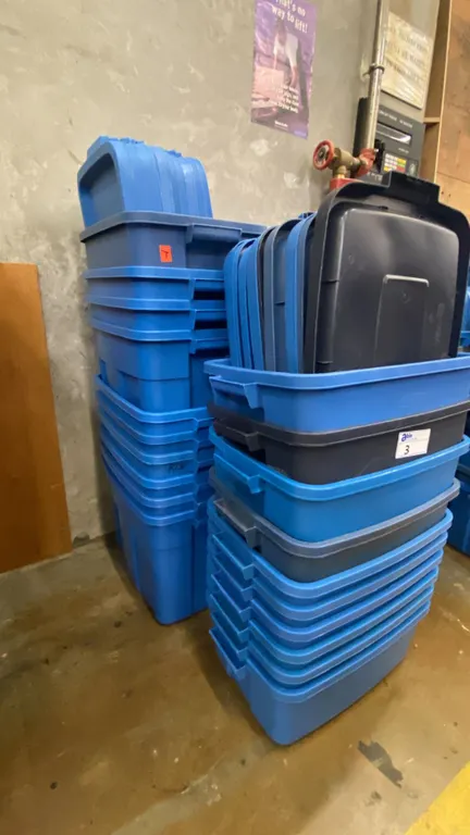 GROUP OF APPROX. 30 ASSORTED RUBBERMAID STORAGE BINS WITH LIDS