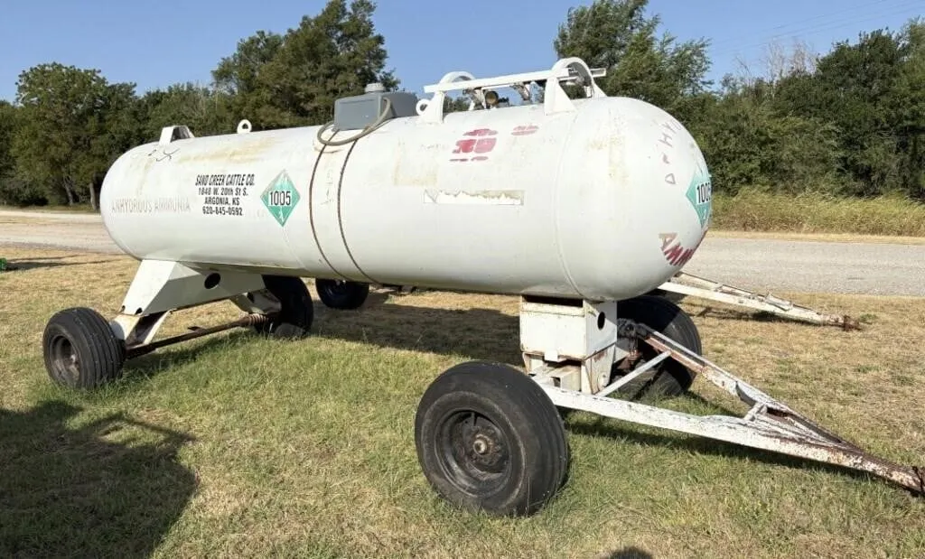 Anhydrous Ammonia Nurse Tank
(Middle)