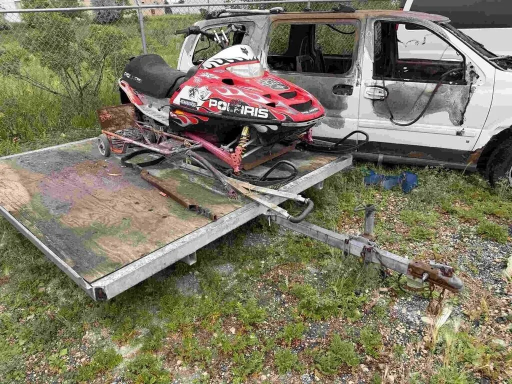 2004 Polaris 440 snowmobile & trailer