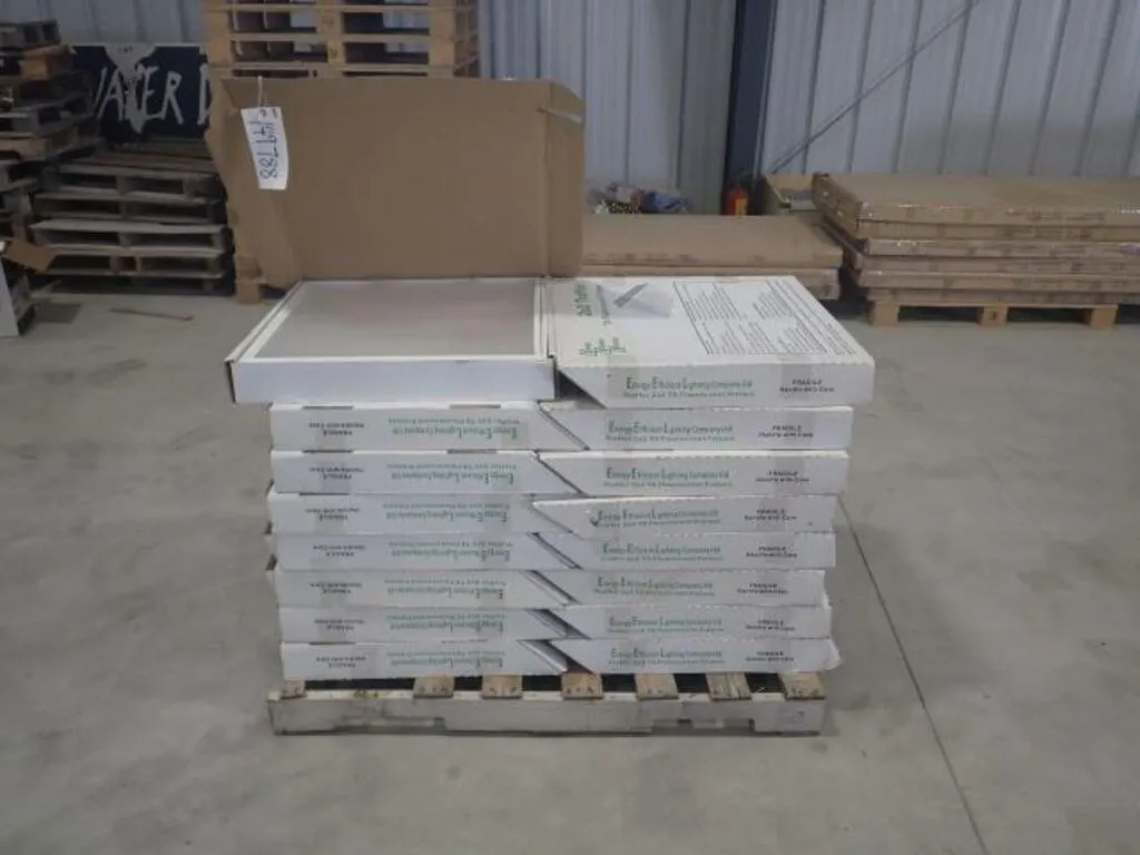 Qty Of (16) Fluorescent Light Fixtures
