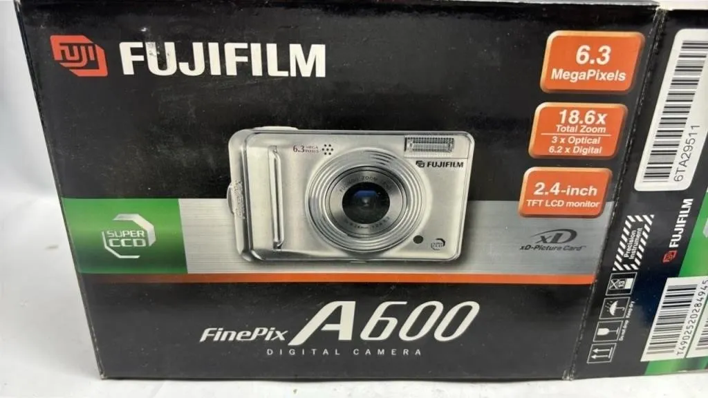 Fujifilm 6.3 megapixel Digital camera in box