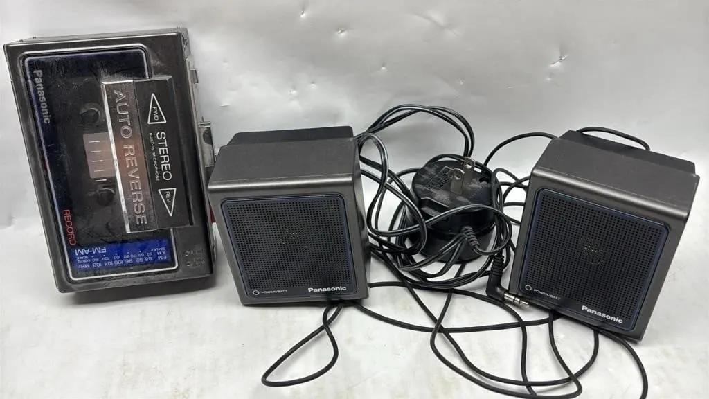 Vintage Panasonic Walkman & Mini Speaker lot
