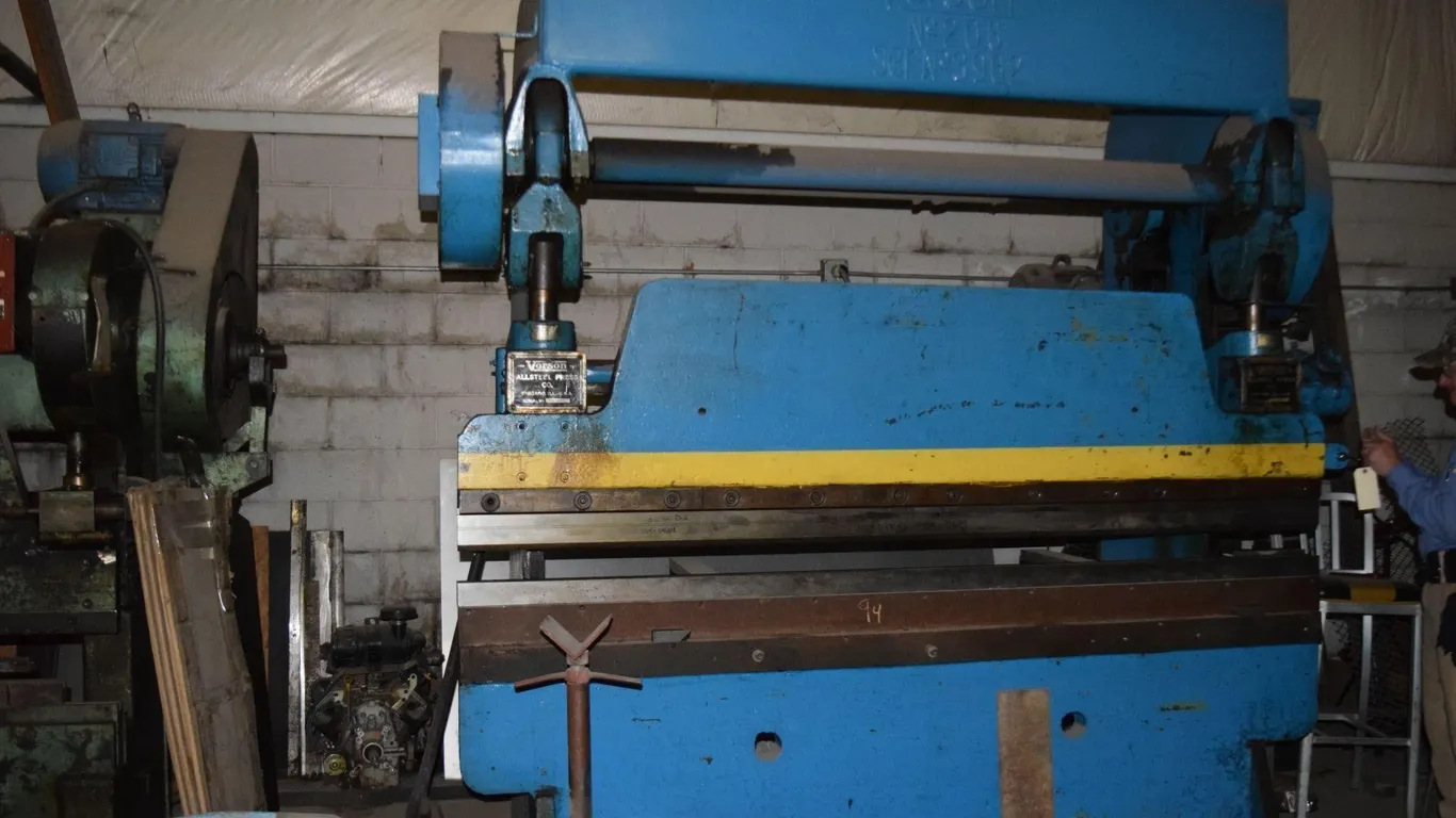 Verson Allsteel mechanical press brake