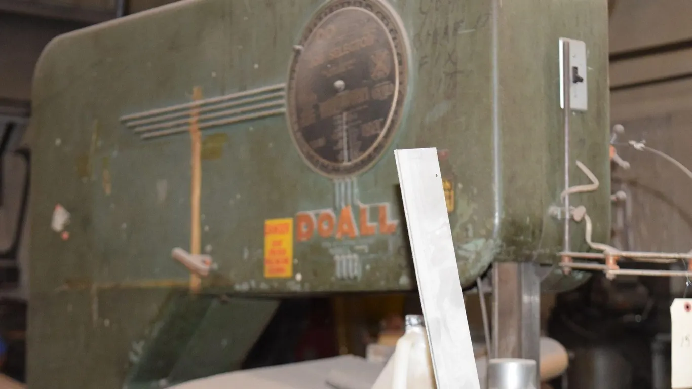 DoALL vertical contour band saw