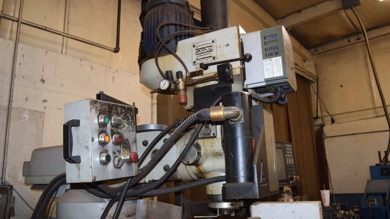 Vertical Knee Milling Machine
