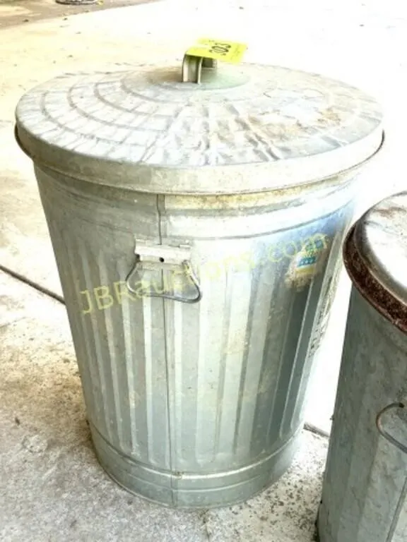 LG GALVANIZED METAL TRASH CAN