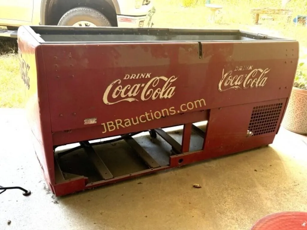 COCA COLA VENDOR BOX - NO COMPRESSOR