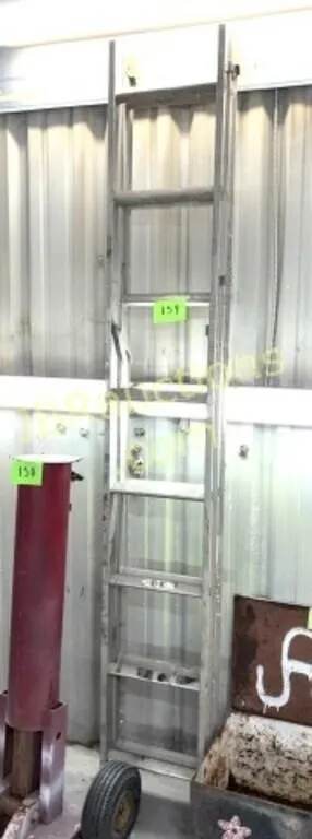 EXTENSION LADDER, SECTIONS SEPARATED