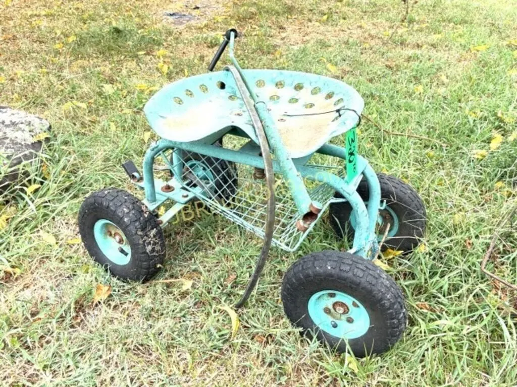 GARDEN ROLLING IMPLEMENT SEAT - HANDLE BROKEN