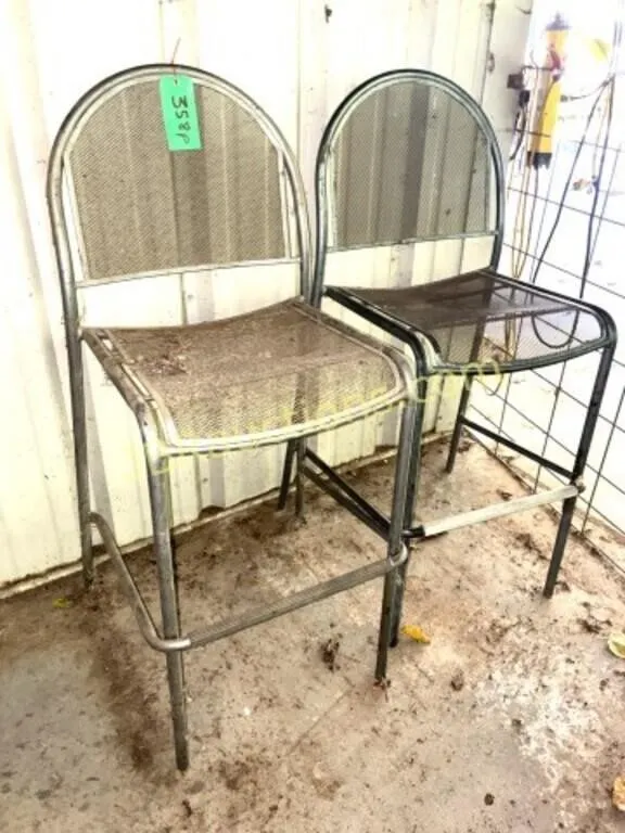 2 METAL BARSTOOLS
