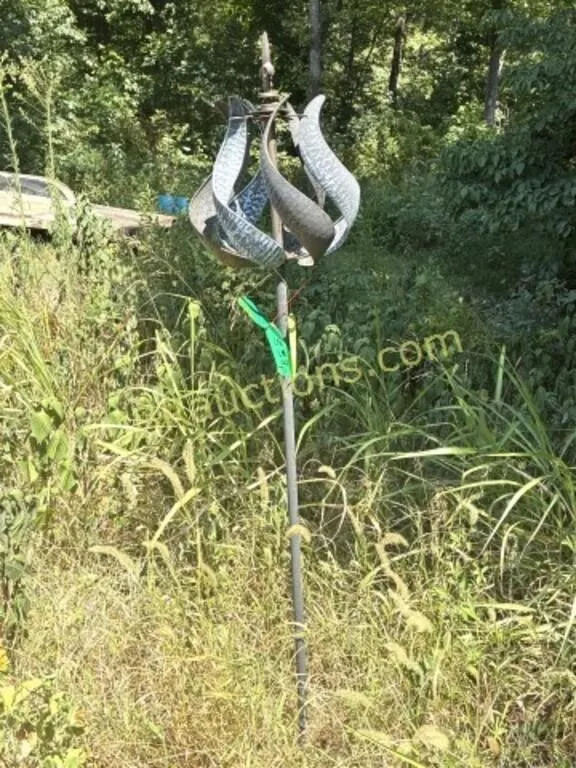 YARD WIND DECOR