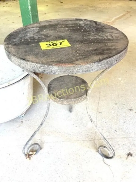 BLACK METAL LIGHTWEIGHT PLANT STAND