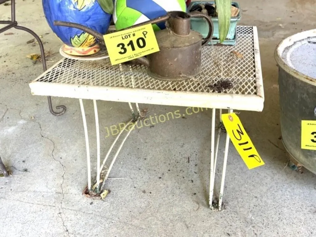 SMALL WHITE PATIO END TABLE