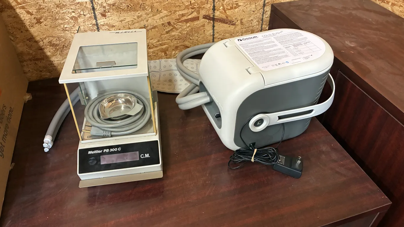 Ossur Cold Rush Machine and Mettler PB3000C Industrial Scale
