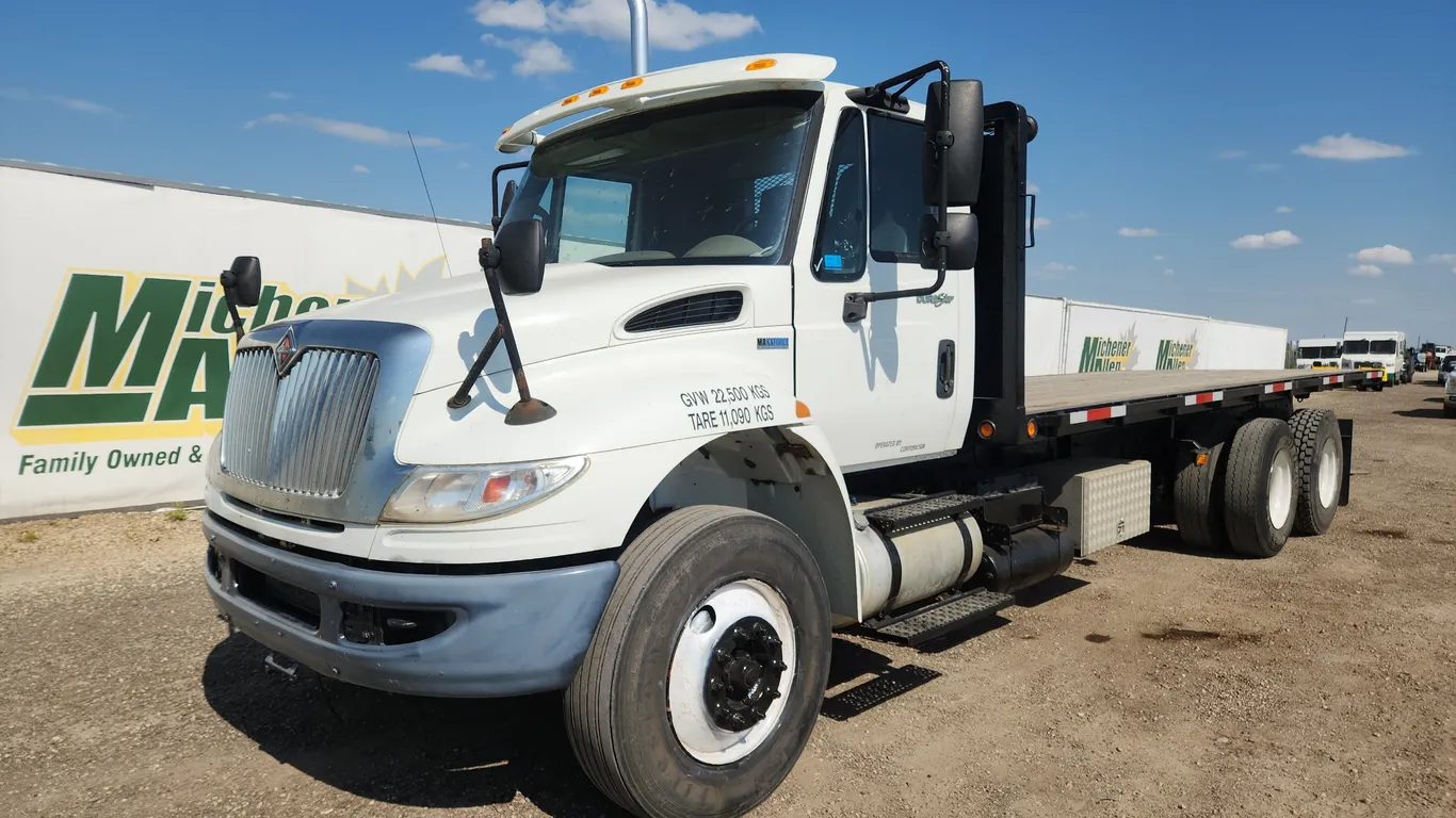 2014 International DuraStar 4400 T/A Deck Truck