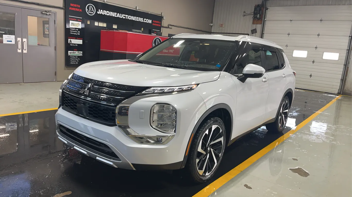 2023 Mitsubishi Outlander SE AWD 4dr SUV