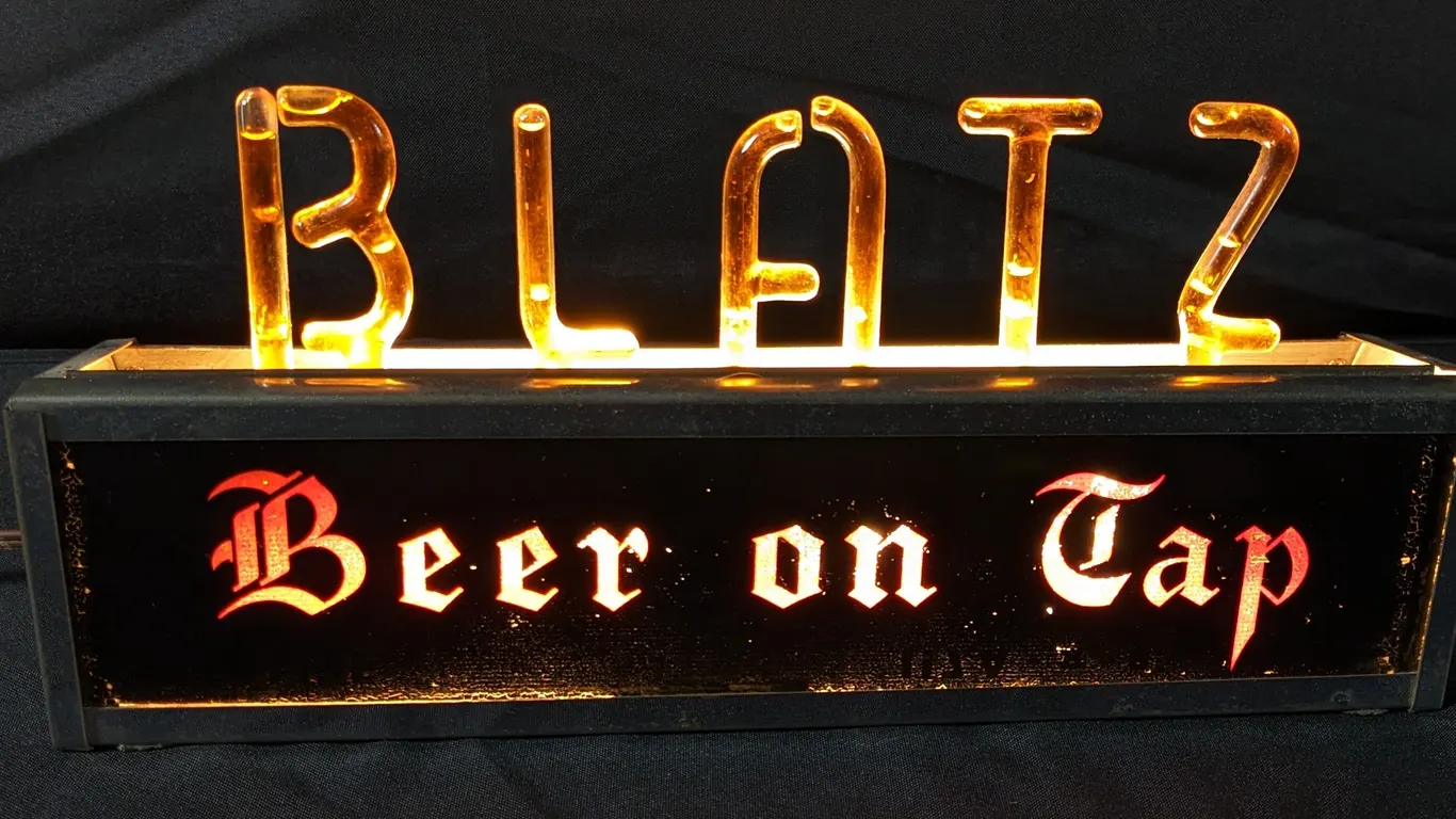 BIOLITE BUBBLER LIGHTED SIGN BLATZ BEER ON TAP MILWAUKEE WISCONSIN