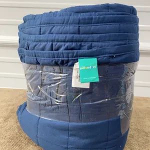 *NEW/NO PACKAGING* Pillowfort Twin Box Stitch Microfiber Kids' Quilt - Navy