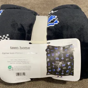 **NEW** Cozy Bliss Sportopia Winner Plush Throw - 50"X60"