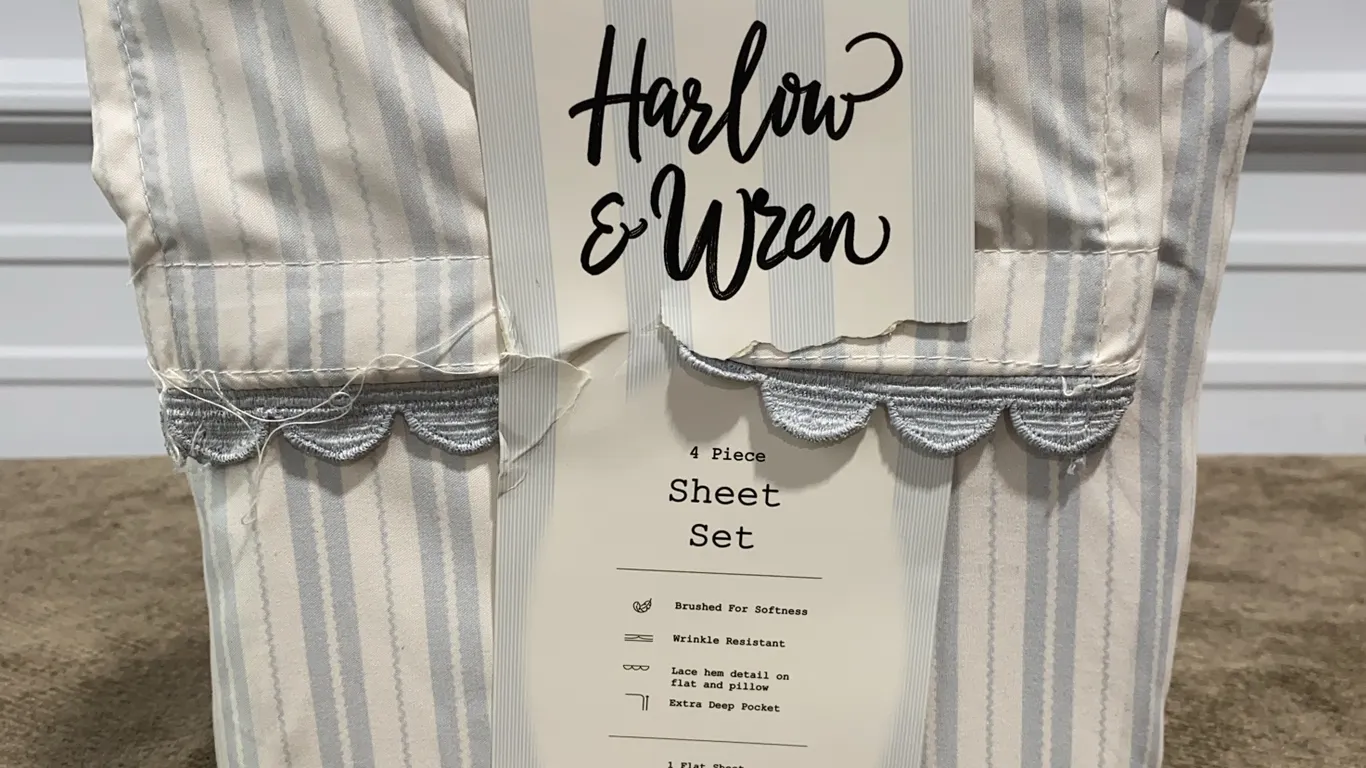 **NEW** Harlow & Wren Queen Microfiber Sheet Set - Blue Stripe