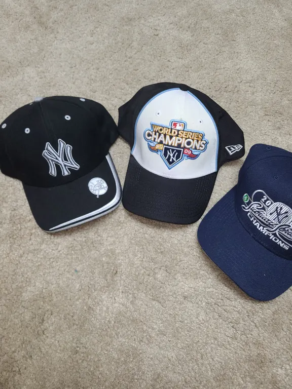 3 New York Yankees hats