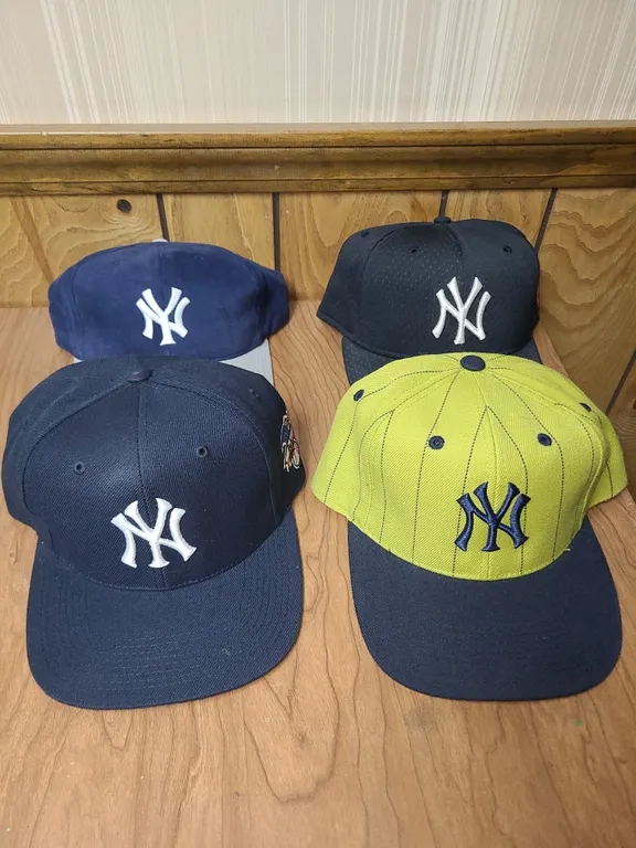 4 New York Yankees hats