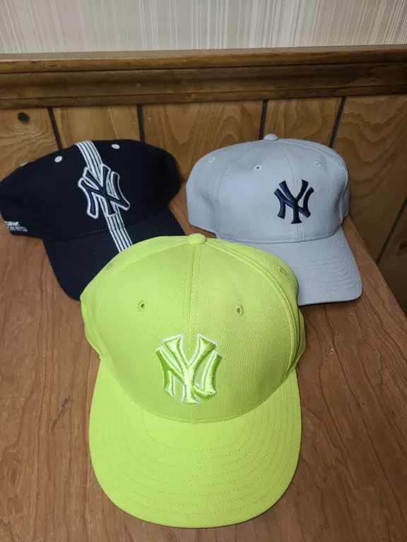 3 New York Yankees hats