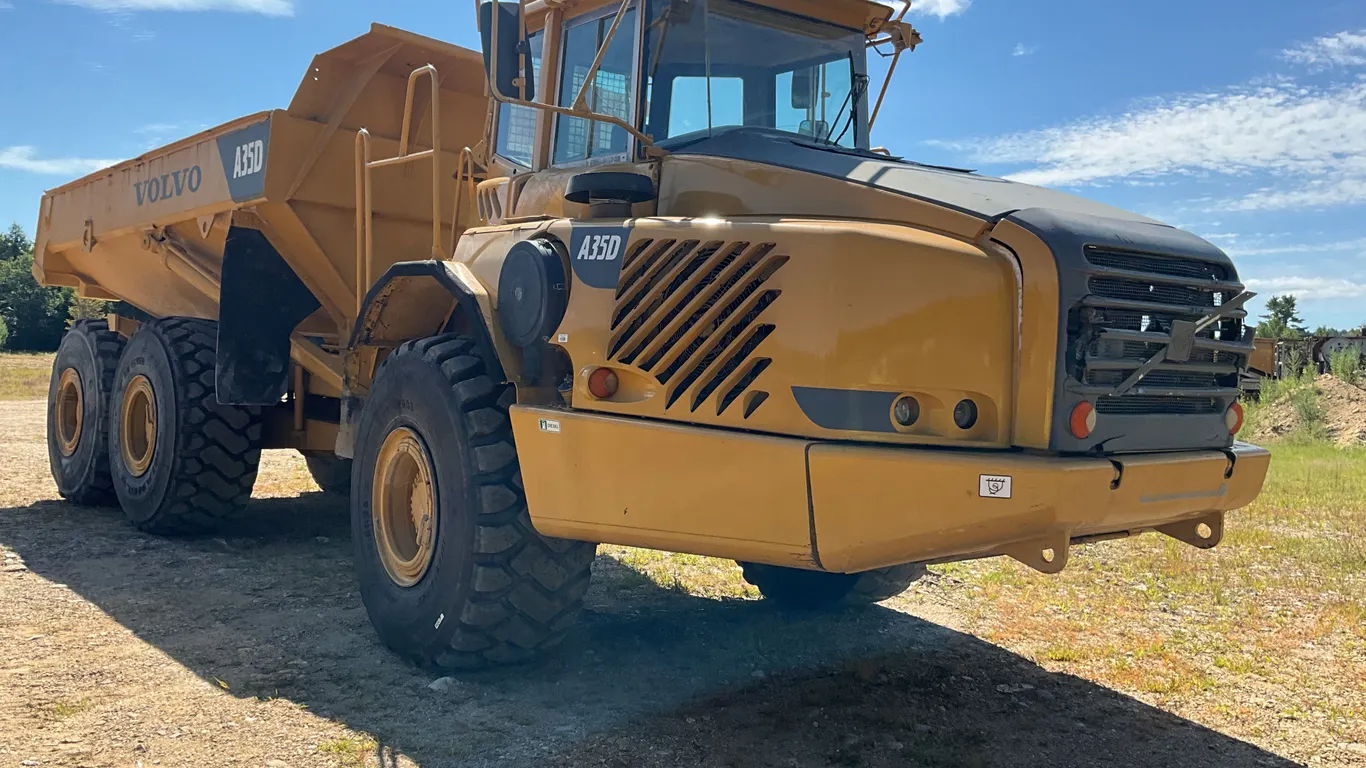 2005 VOLVO A35D ARTICULATED DUMP TRUCK SN: A35DV72008