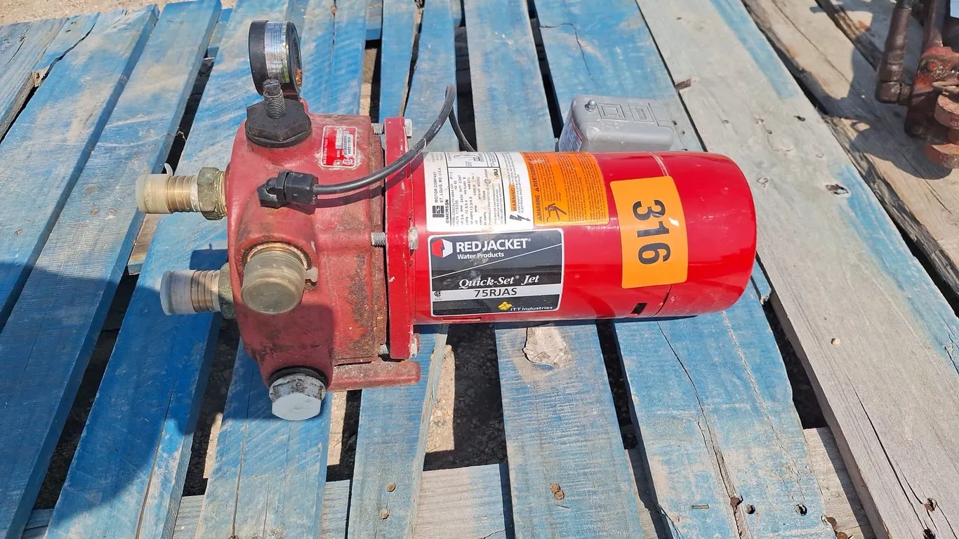 Red jacket jet pump ( Working condition)