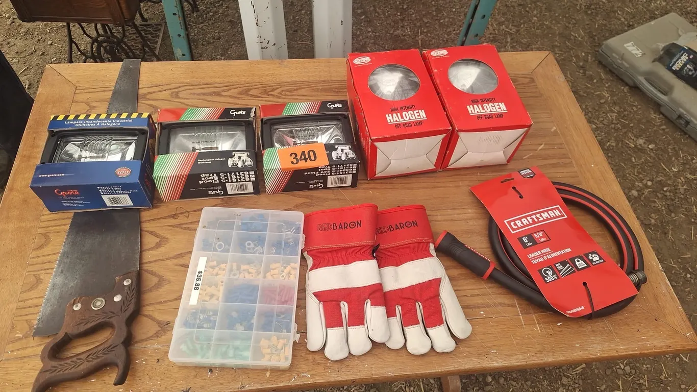 Miscellaneous lot of lights. Gloves and more
