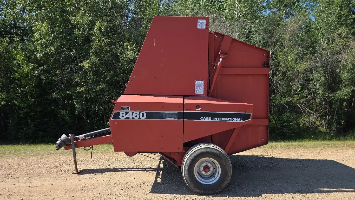 Case International 8460 Round Baler