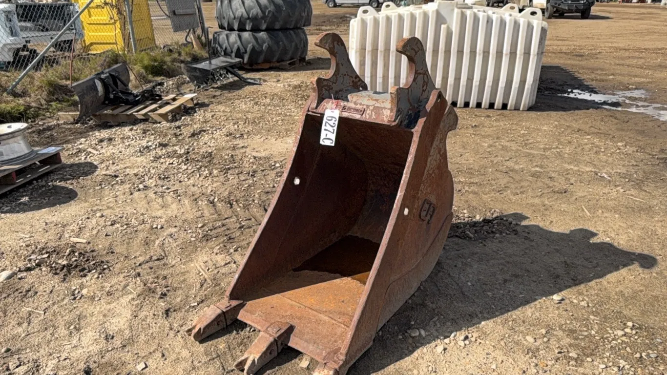 STRONG EXCAVATOR BUCKET 23 1/2"W