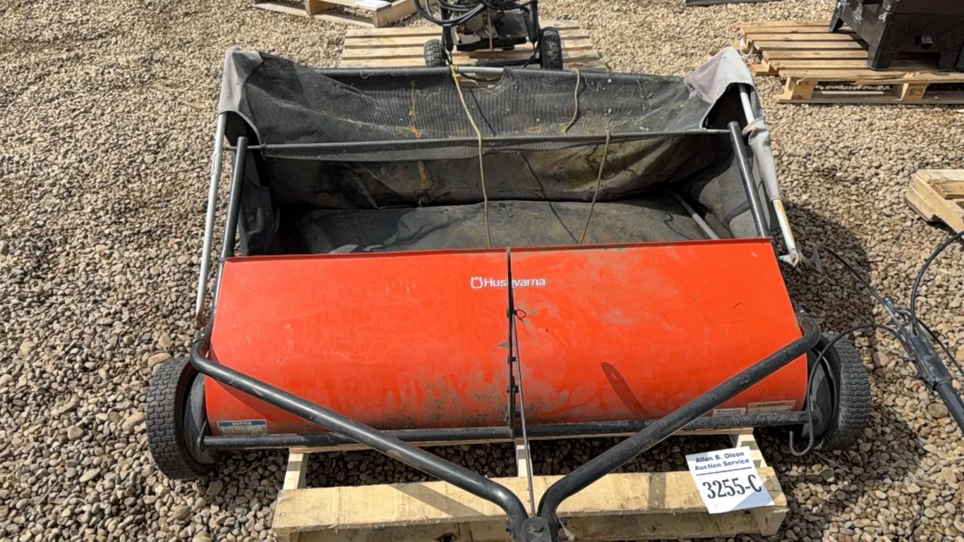 4'7" HUSQVARNA LAWN SWEEP